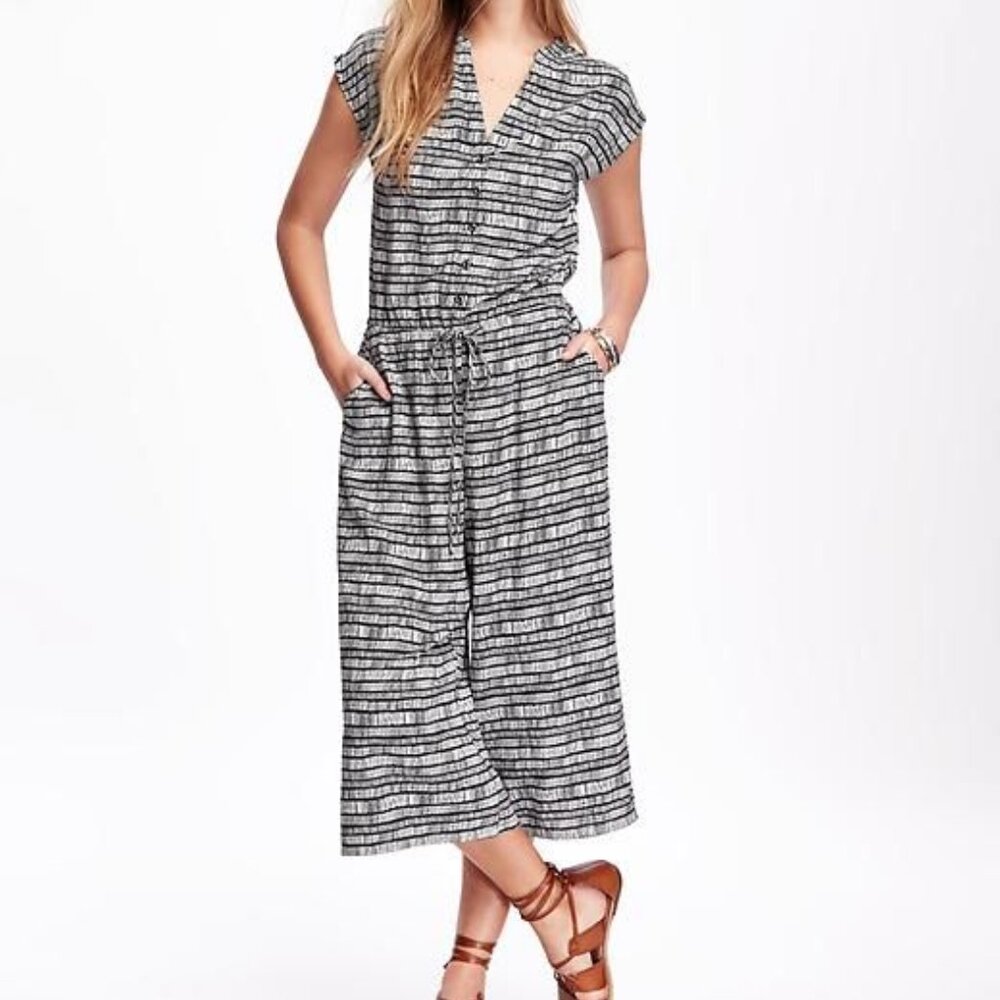 Old‎ Navy Womens Small Printed Button Up Casual Cropped Jumpsuit Sleeveless